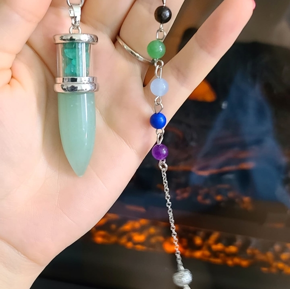 Green Aventurine Pendulum with 7 chakra Crystals - Picture 3 of 3